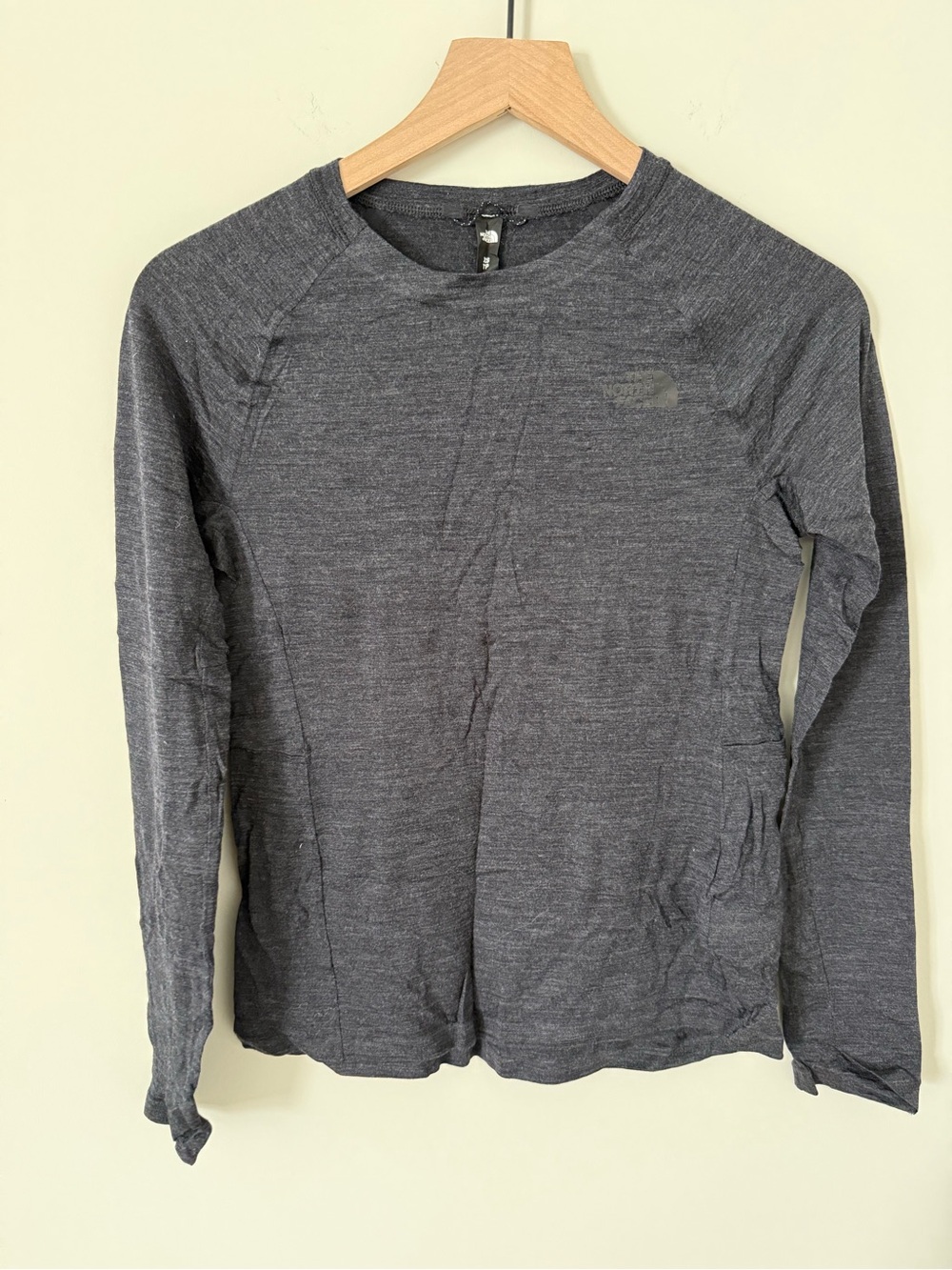The north face 100% merino wool Charcoal Long Sleeve Crew Top